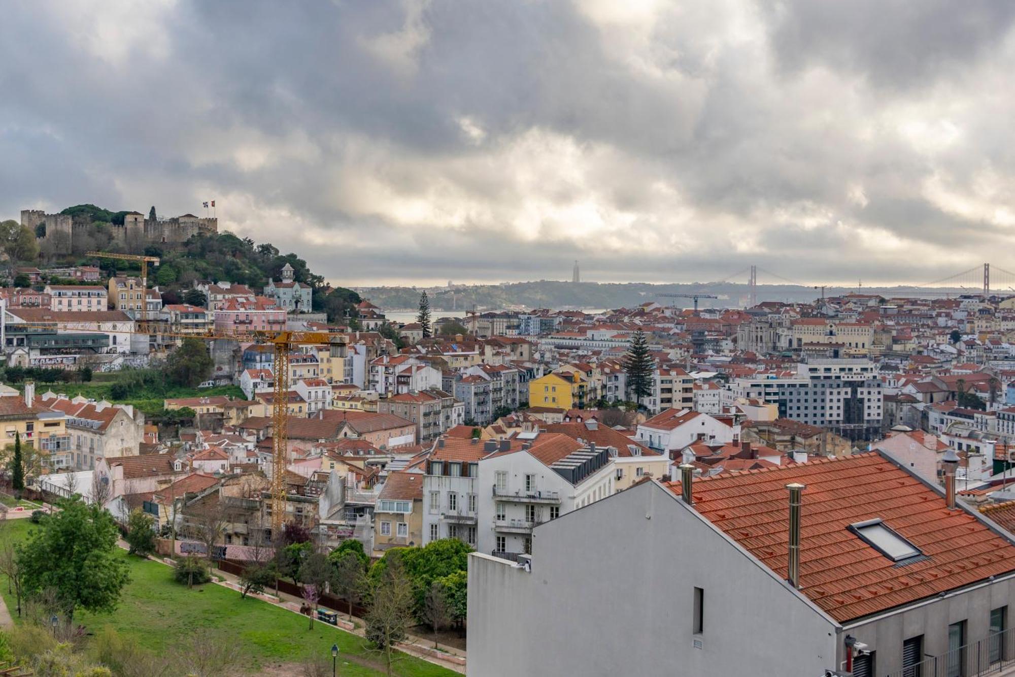 Superb Apartments Overlooking Graca In Lisboa Eksteriør bilde