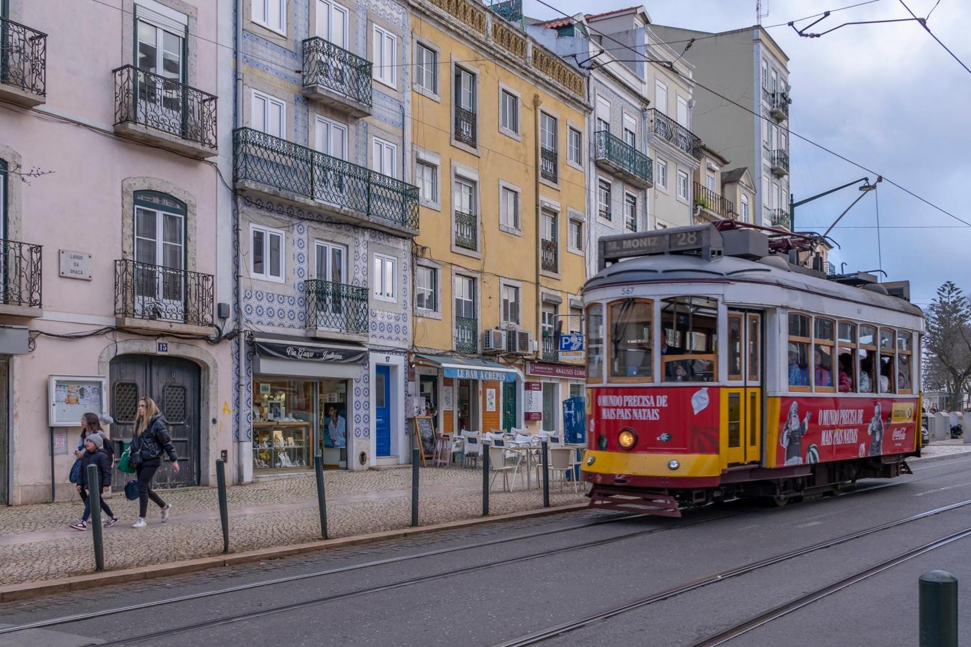 Superb Apartments Overlooking Graca In Lisboa Eksteriør bilde